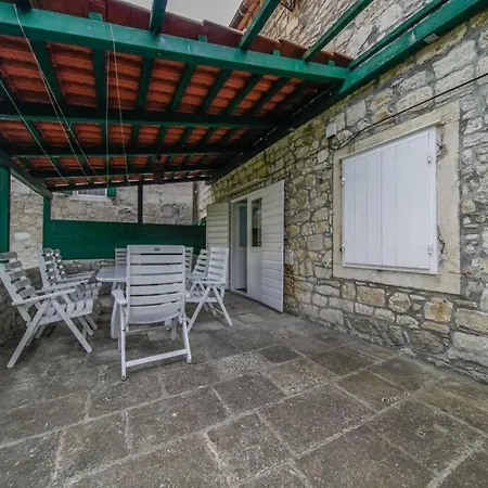 Vacation House Mrs. Wilson Сasa de vacaciones Postira